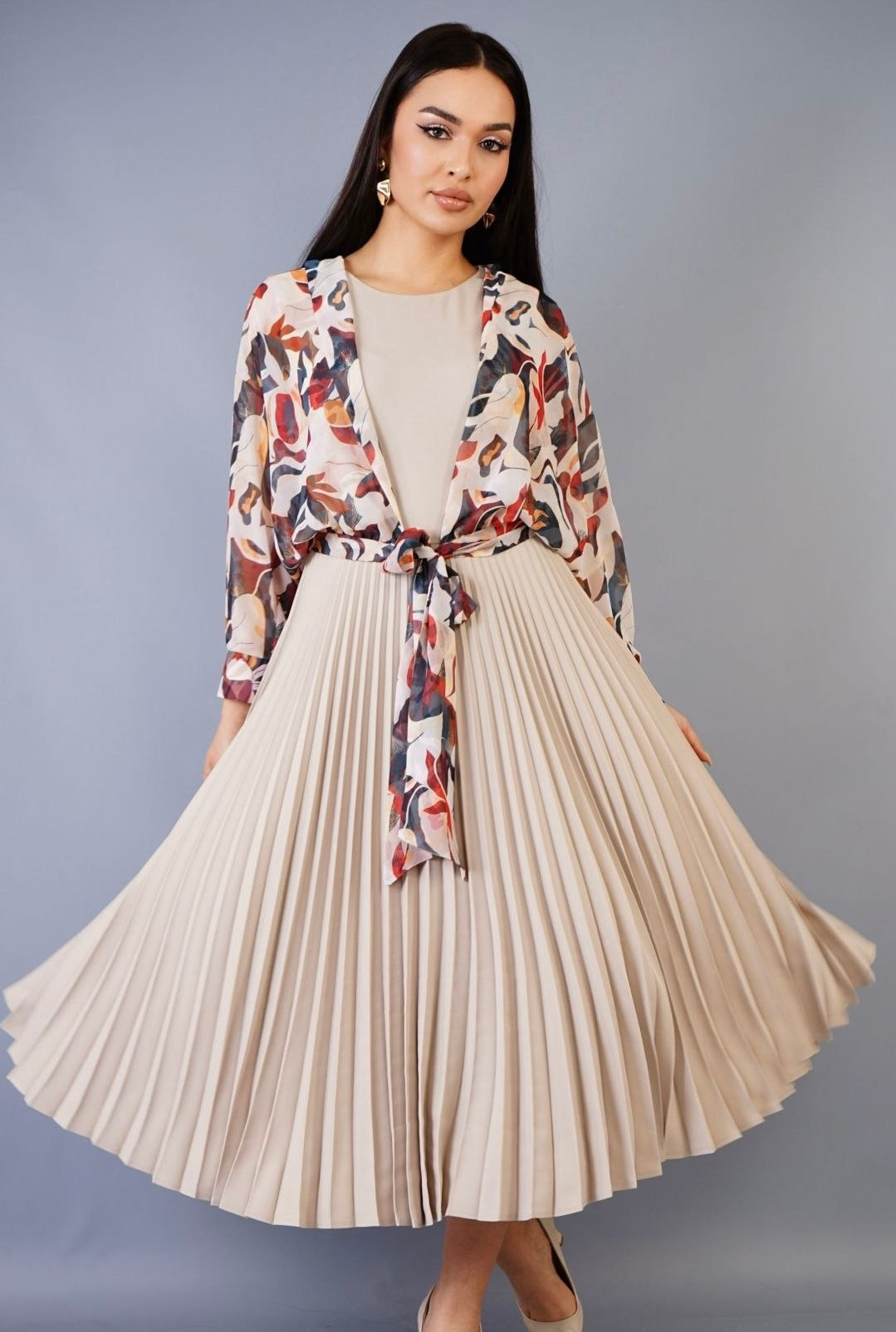 Elegante jurk met chiffon blouse en geplisseerde rok
